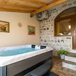 Fortuno-luxury Seaview With Outdoor Jacuzzi Near Dubrovnik Διαμέρισμα *